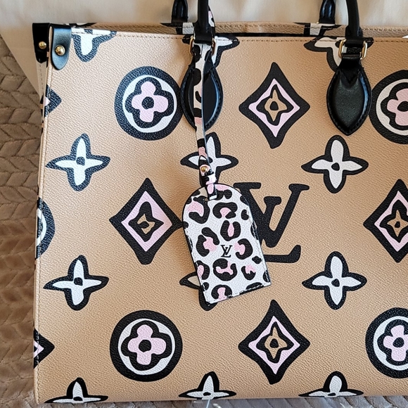 Louis Vuitton Wild At Heart Onthego GM Creme Giant Monogram Print Arizona Bag - Picture 4 of 17